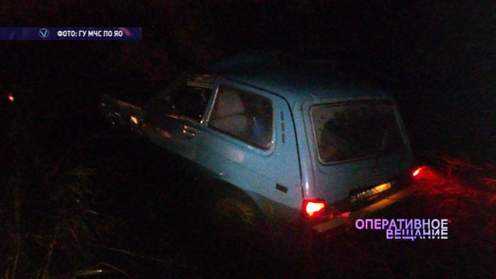 ДТП под Ярославлем: один автомобиль чуть не утонул в канаве
