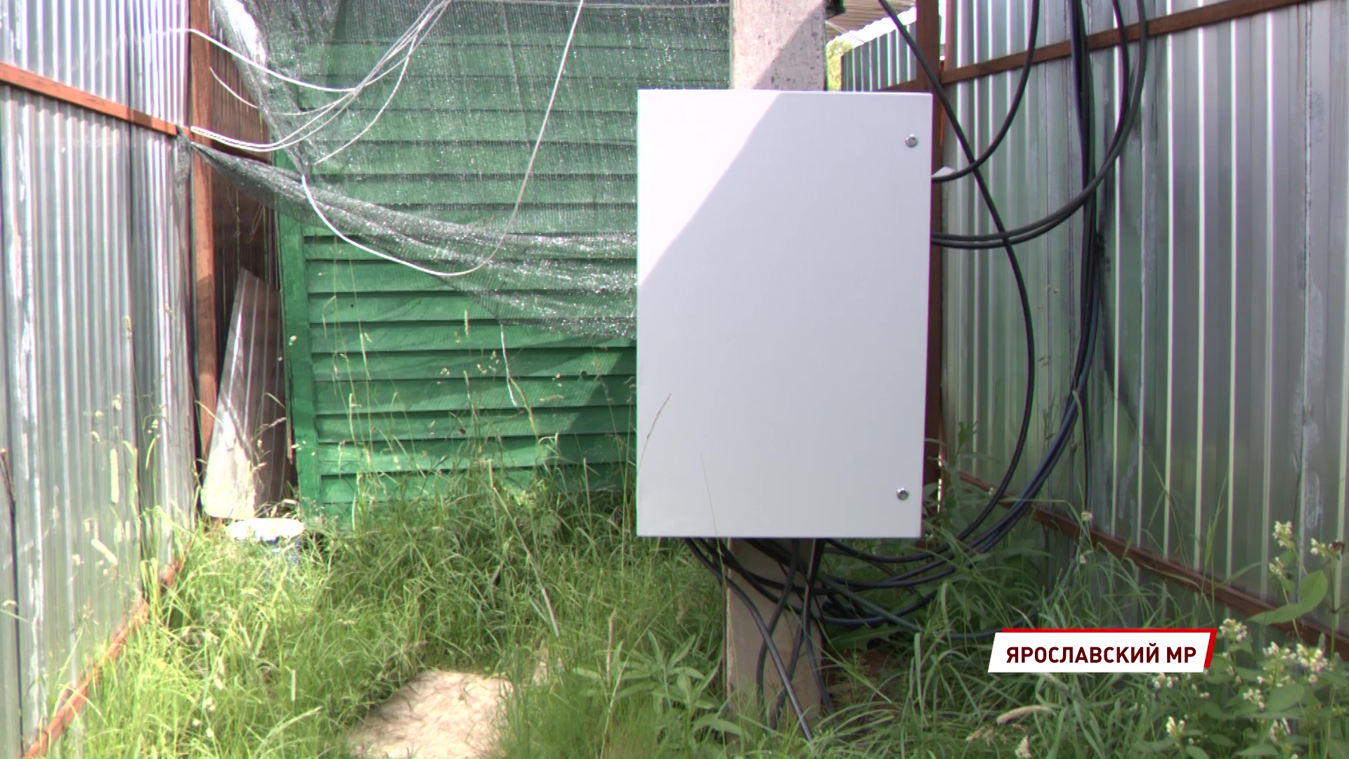 Подключился в обход счетчиков: в Ярославском районе выявили майнинговую ферму