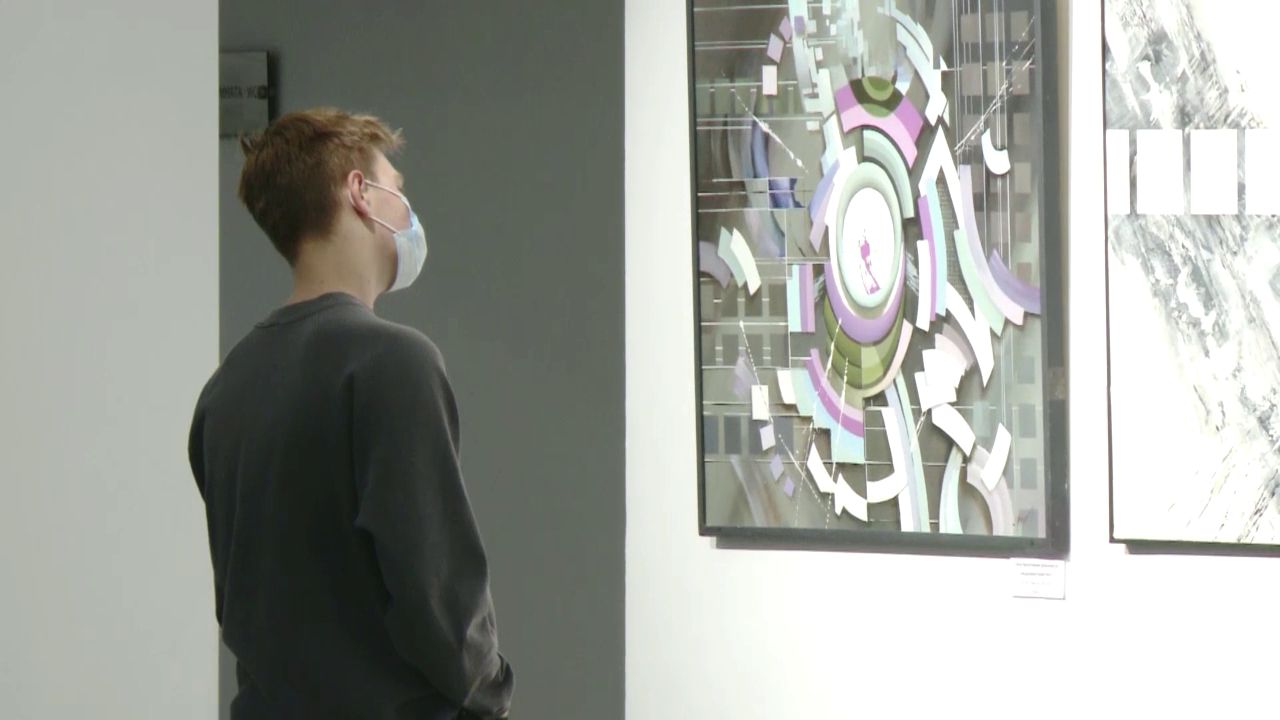 Яркое солнце задержится в Ярославле: в КЗЦ «Миллениум» открылась выставка Эдуарда Медера