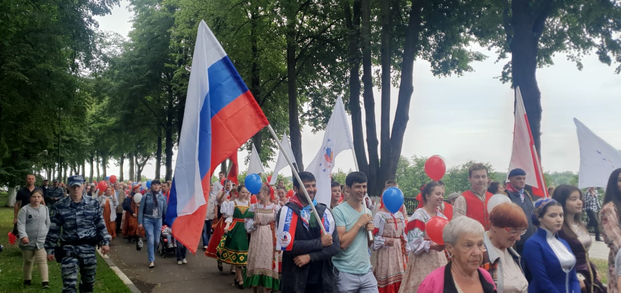 В День России по центру Ярославля прошел «Парад дружбы»