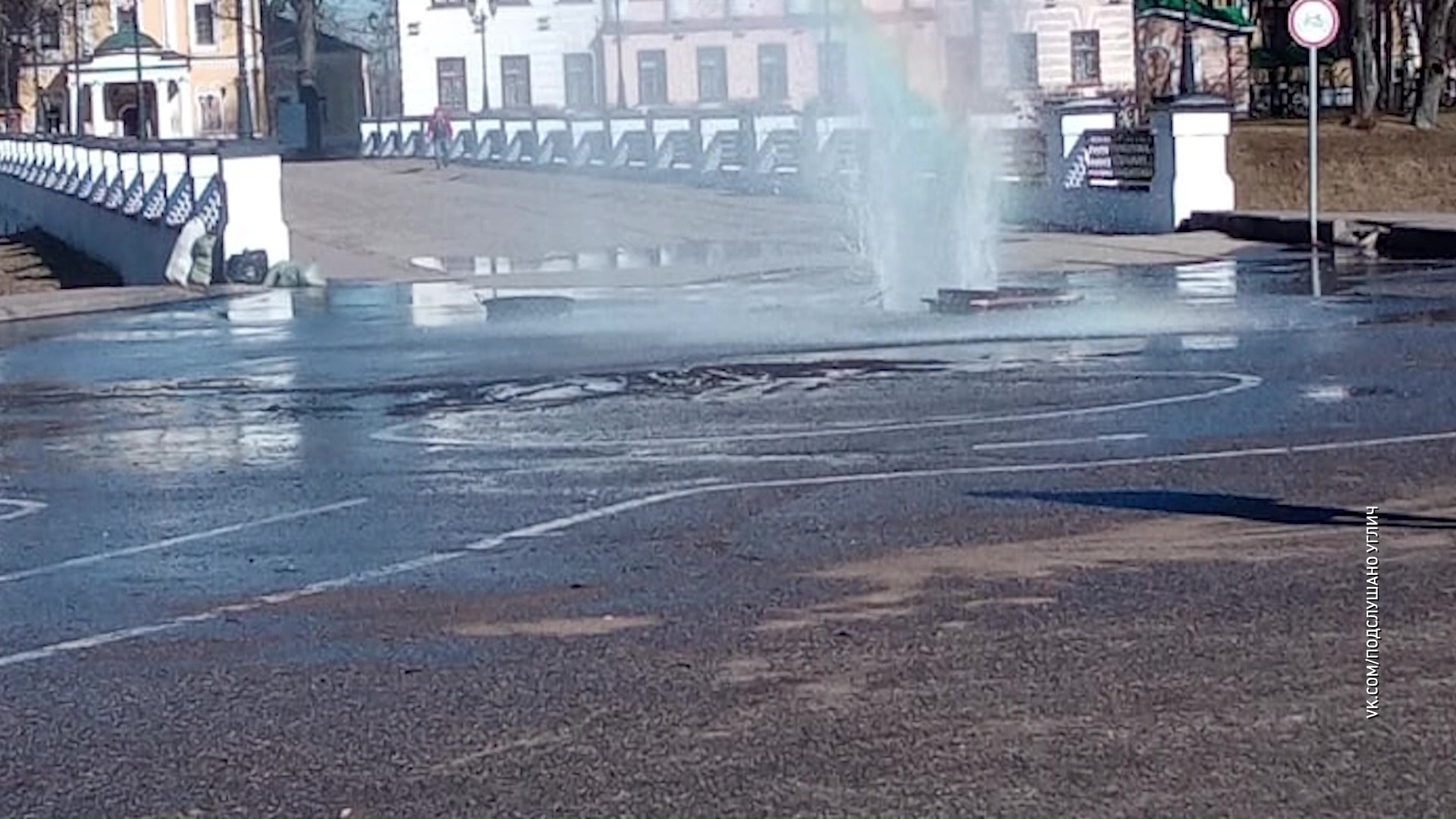На центральной площади Углича забил фонтан