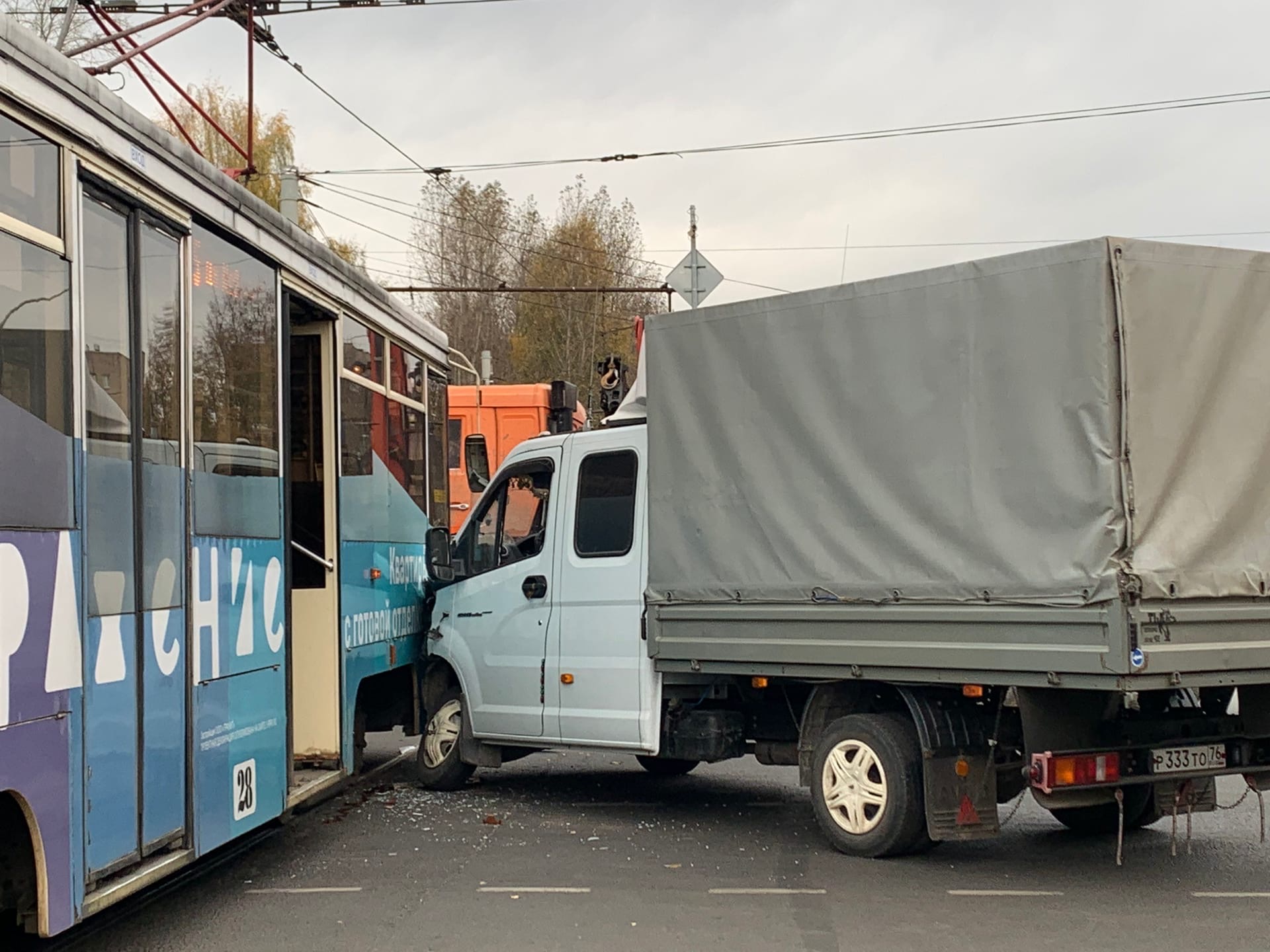 В Ярославле «Газель» врезалась в трамвай