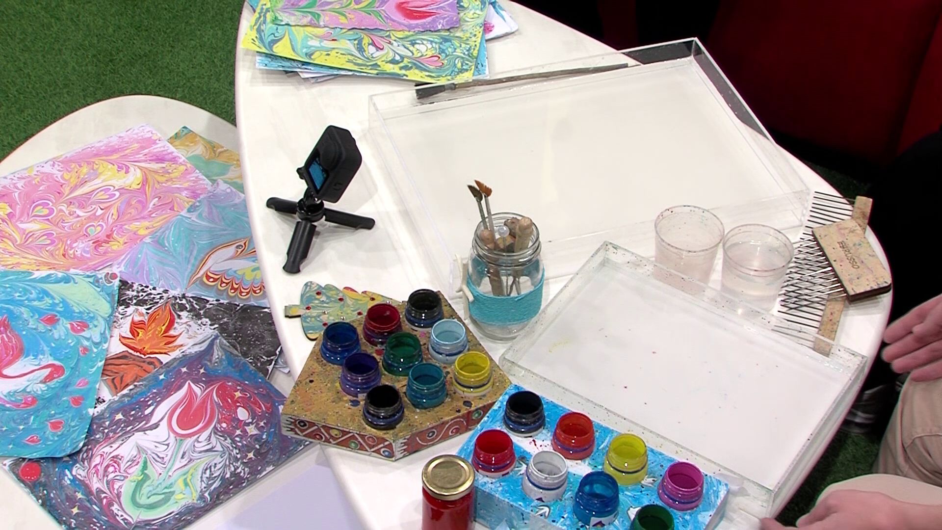 Утреннее шоу «Овсянка» от 09.02.21: читаем экспериментальную литературу и общаемся с художницами в стиле эбру