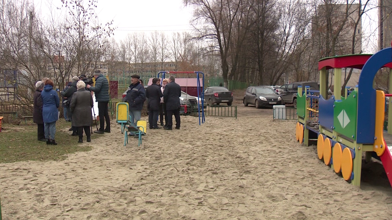 В Ярославле отремонтировали двор на улице Калинина