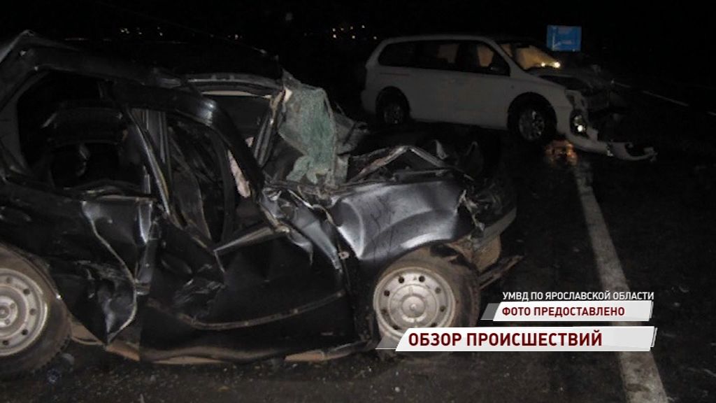 На трассе Ярославль - Данилов иномарка «догнала» экскаватор - погрузчик