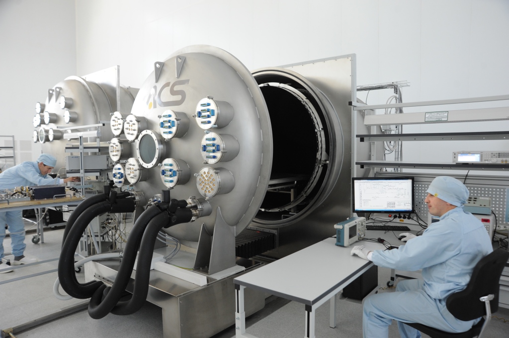 На Ярославском радиозаводе запускают серийное производство модулей для спутников