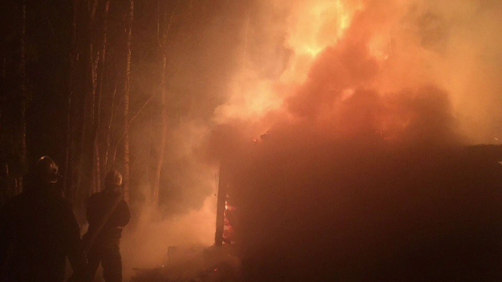 В Некрасовском районе пожар уничтожил целый дом