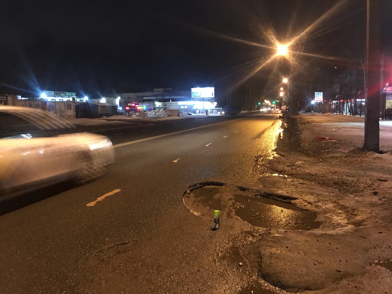 На ЮЗОД перевернулась легковушка