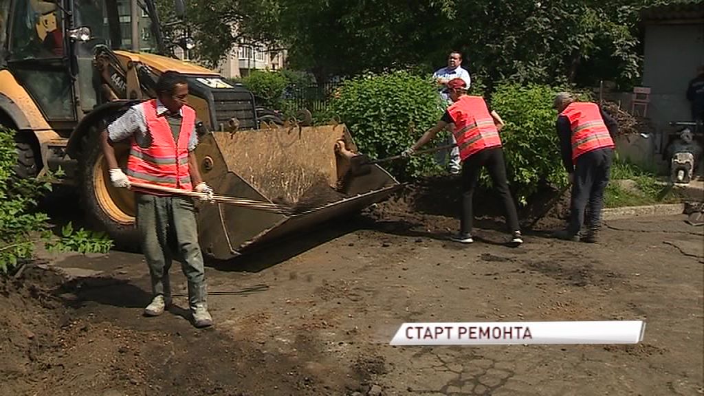 В Дзержинском районе благоустраивают территории у школ и детских садов