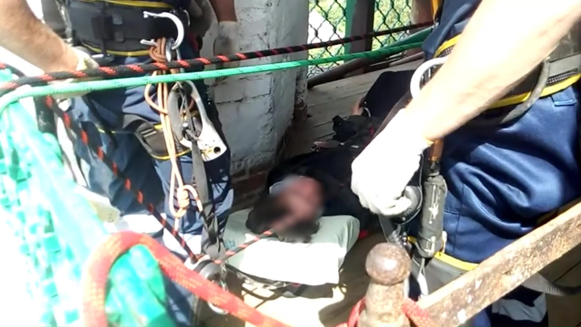 В Некрасовском районе спасли священника, сломавшего колено на 26-метровой колокольне