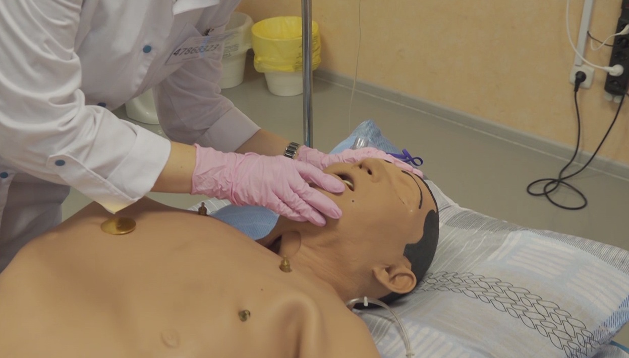 Без этих навыков в профессии делать нечего: молодые ярославские врачи проходят аккредитацию