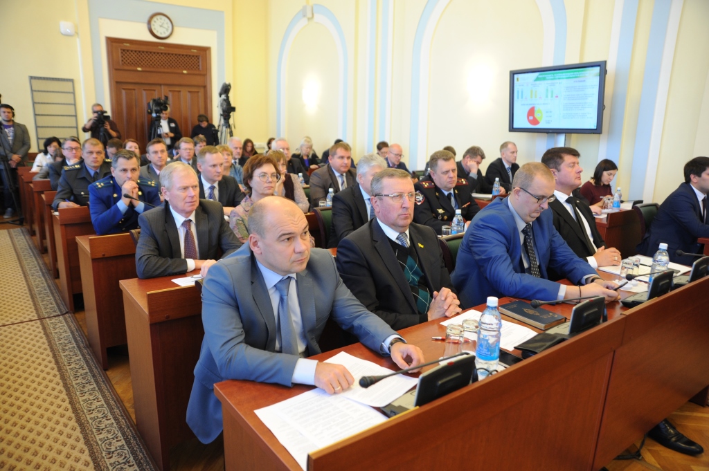 Облдума подвела итоги строительства спортивных центров и сбора урожая