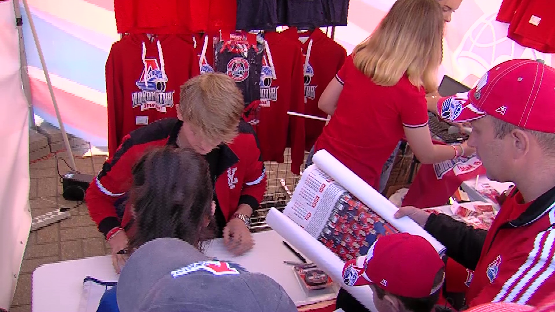 Голкипер «Локомотива» стал новичком прошедшей недели в КХЛ