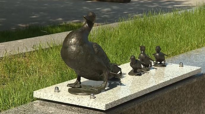 В Ярославле украли скульптуру утки с утятами
