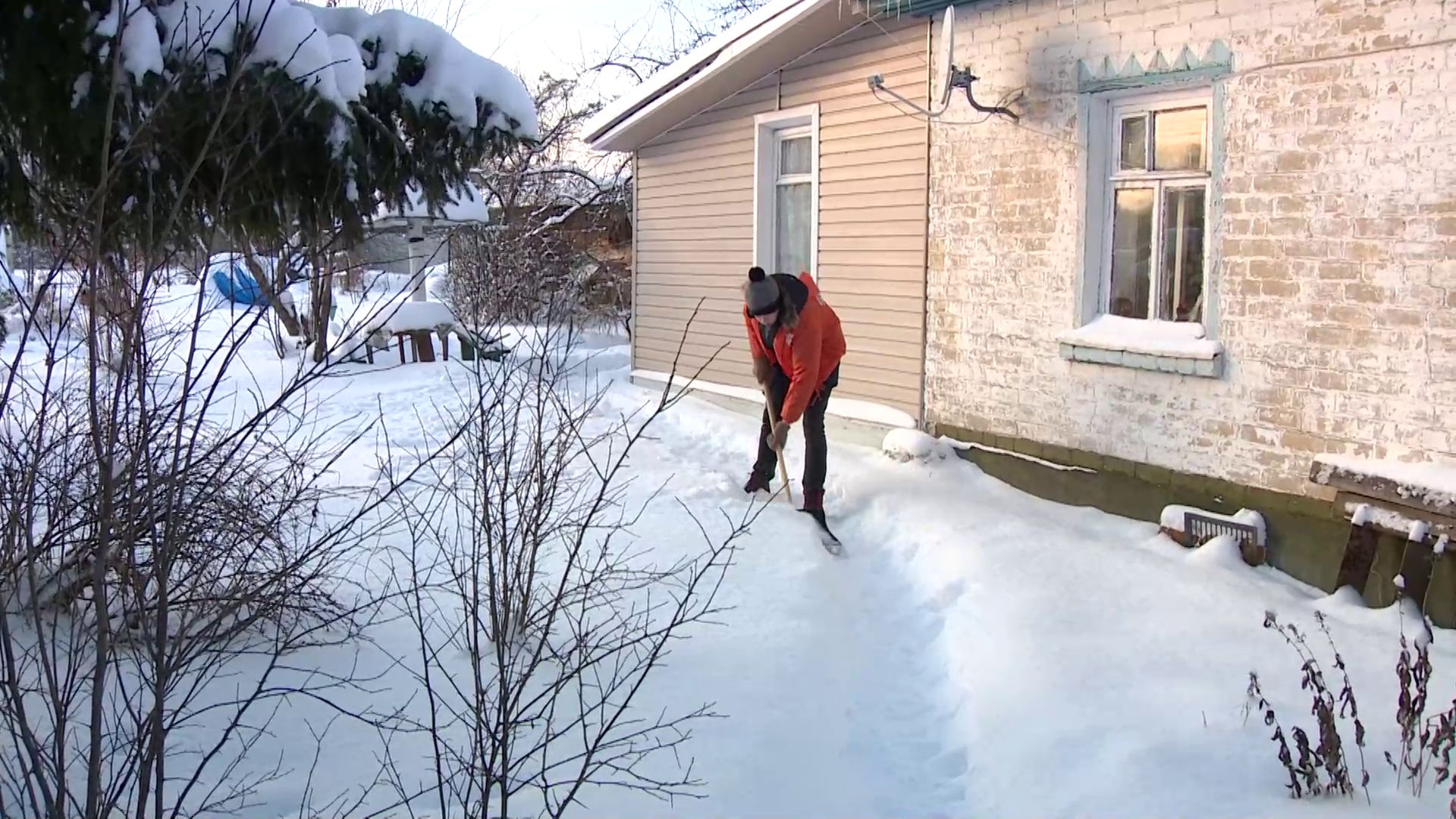 Ярославские волонтеры помогают пожилым людям из частного сектора