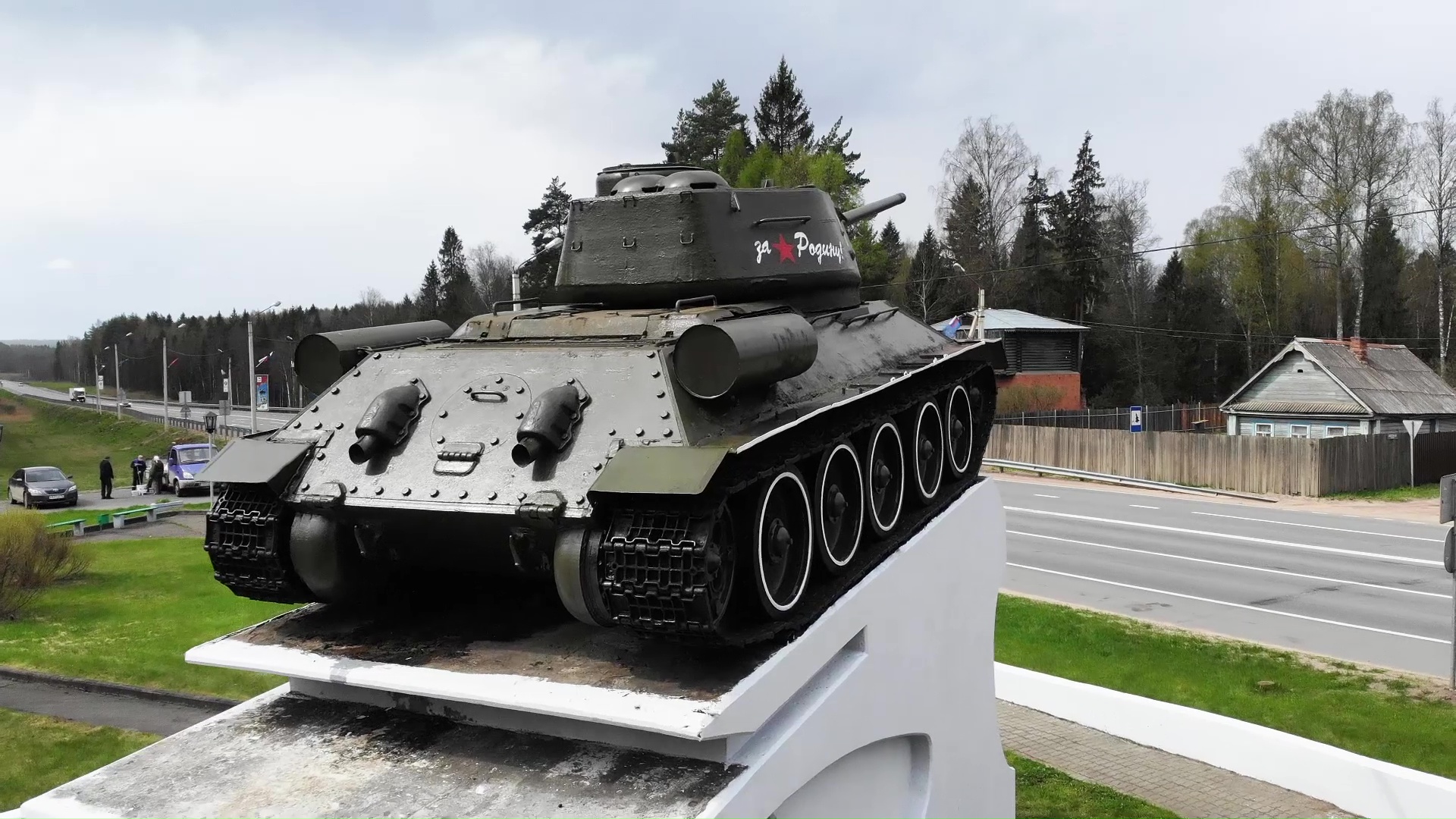 Волонтеры и Андрей Коваленко обновили монумент, посвященный Михаилу Кошкину