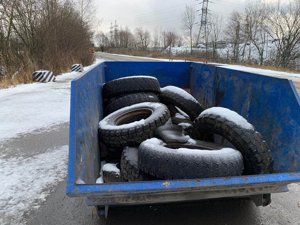 Старые покрышки на полигоне «Скоково» будут принимать до конца ноября