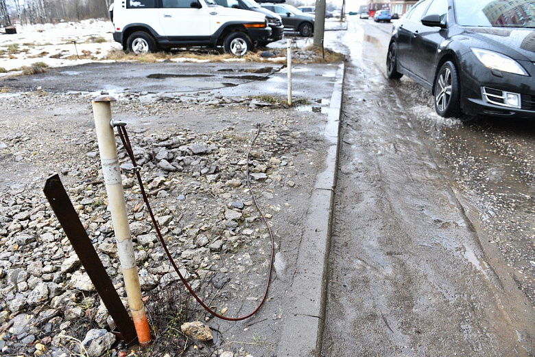 В Ярославле продолжают борьбу с захватчиками парковочных мест во дворах