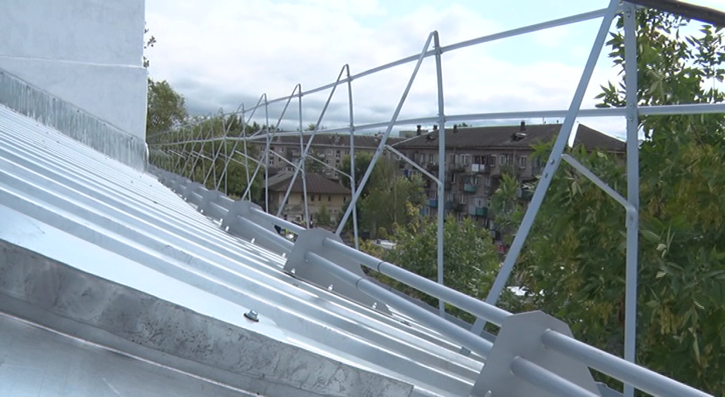 Завершили раньше срока: в Ярославле проинспектировали дом после капремонта крыши