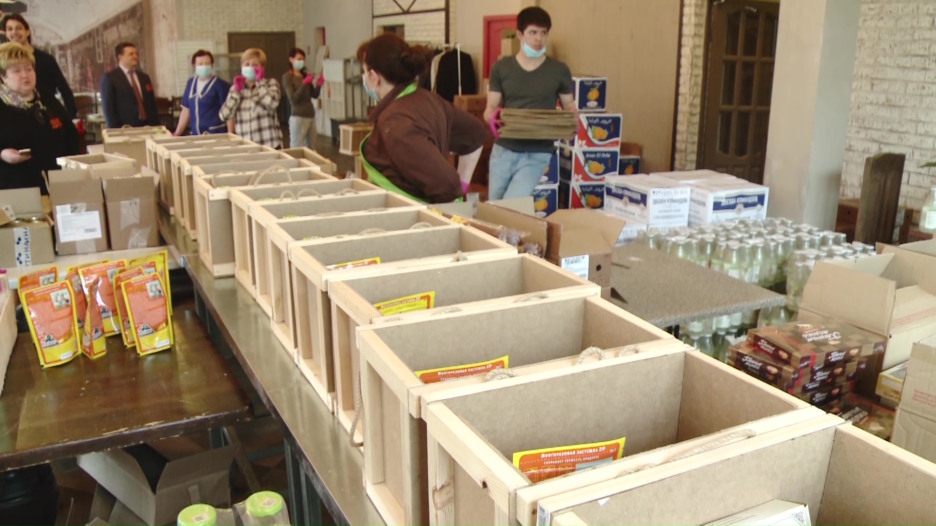 Ветеранам Великой Отечественной и блокадникам передали более тысячи продуктовых наборов