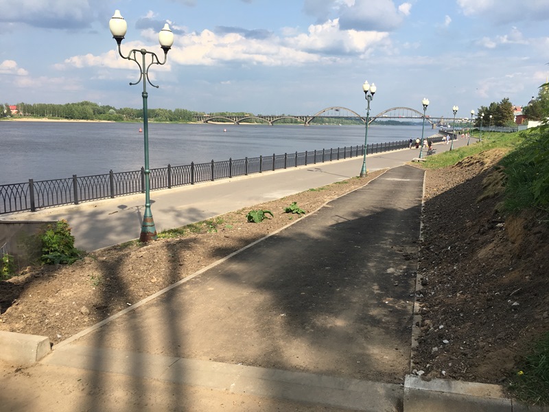 Рыбинцы пожаловались в соцсетях на кривой пандус на Волжской набережной: власти отреагировали на обращение