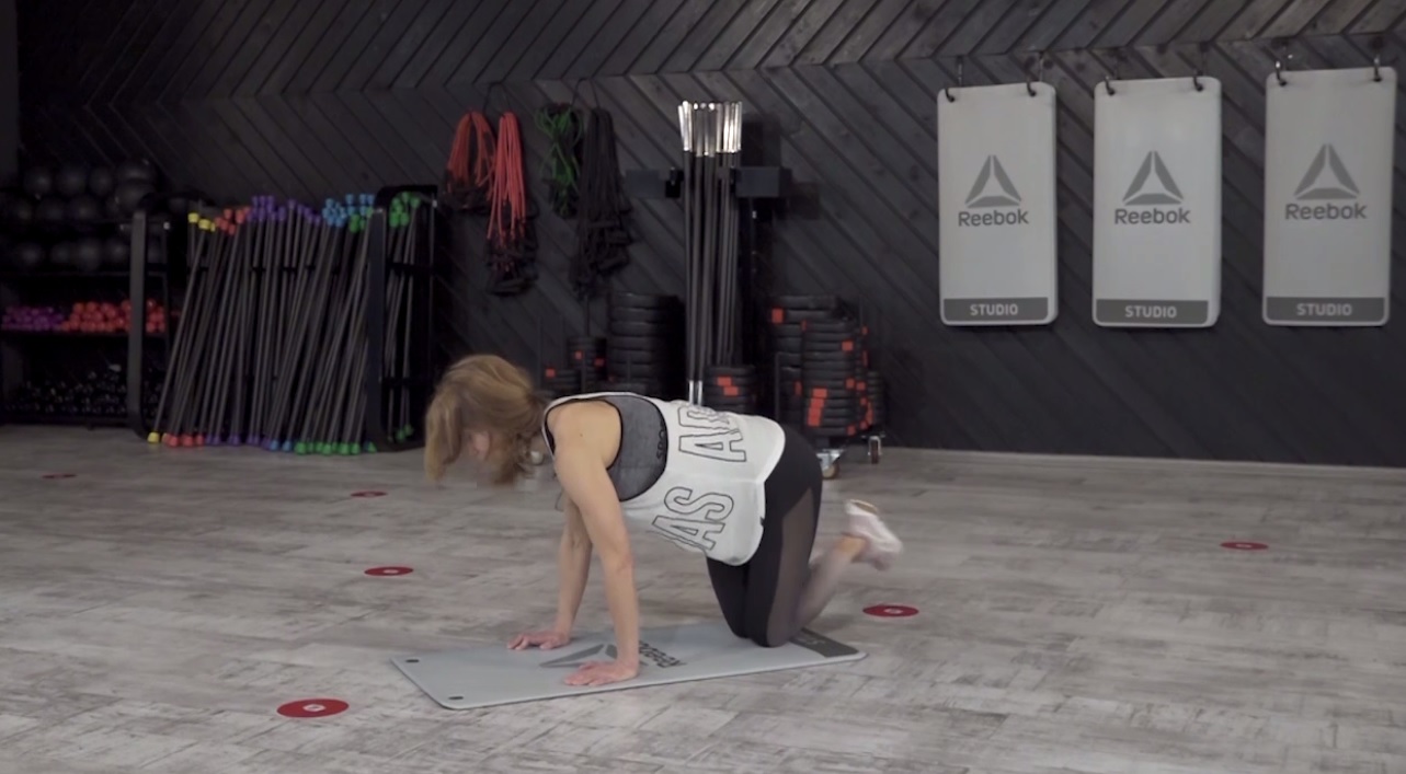 Утреннее шоу «Овсянка» от 18.12.20: качаем мышцы спины и читаем Чарльза Диккенса