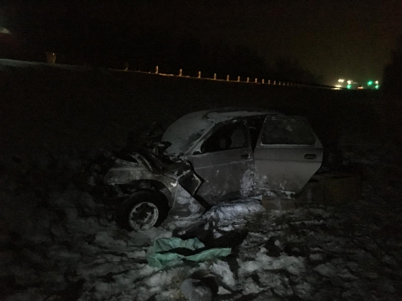 На М8 «десятка» влетела в ограждение