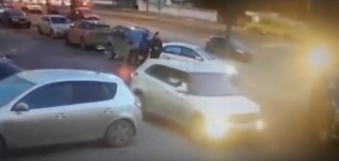 Ударил старушку и уехал: в Ярославле обсуждают неоднозначное ДТП