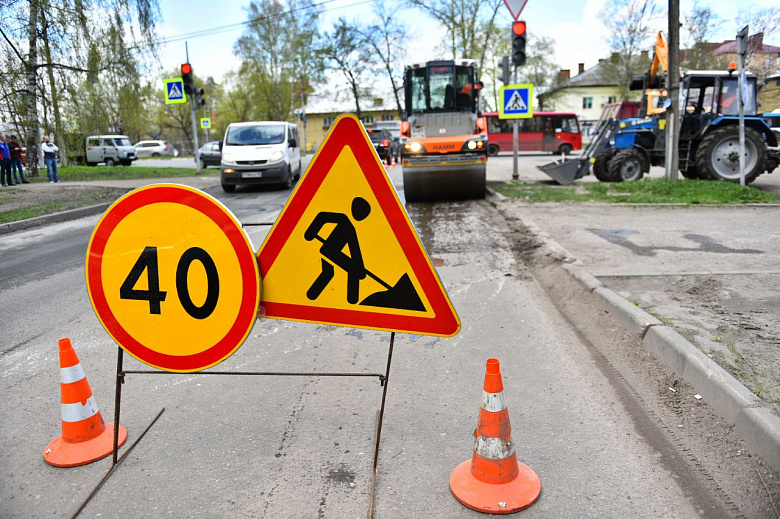 На проспекте Авиаторов начался ямочный ремонт в рамках гарантийных обязательств