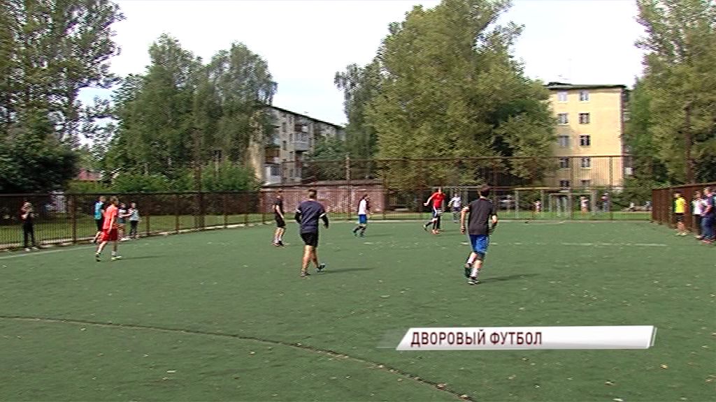 В Ярославле проходит открытый турнир по мини-футболу «Вызов Двора»