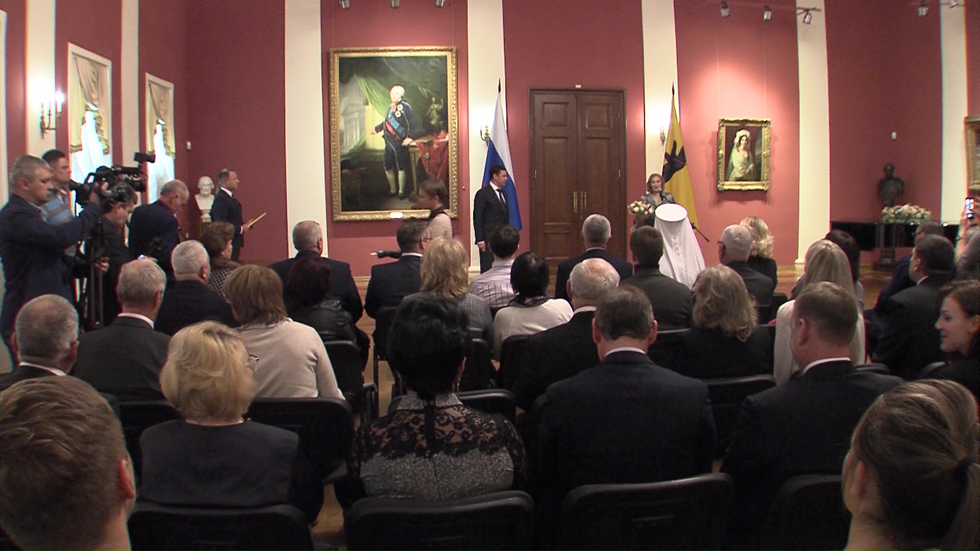 Дмитрий Миронов вручил государственные и областные награды заслуженным жителям региона