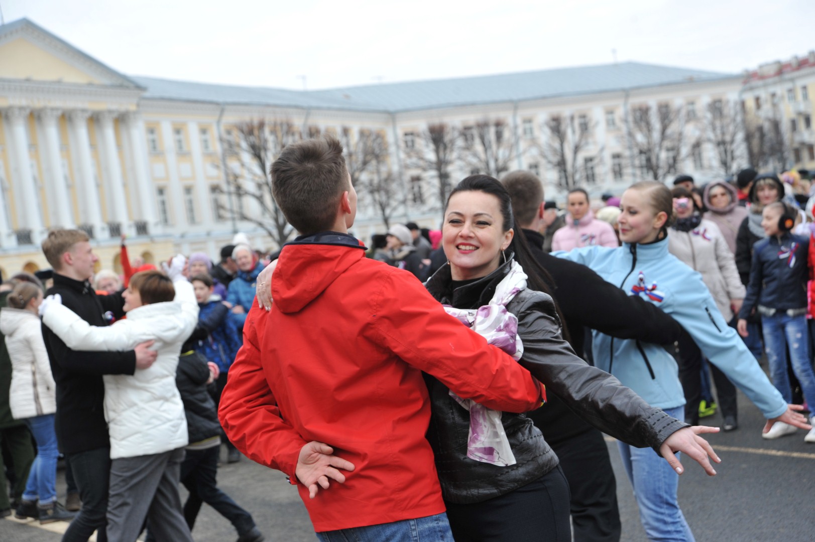 Ярославцы станцуют "Севастопольский вальс" на Советской площади