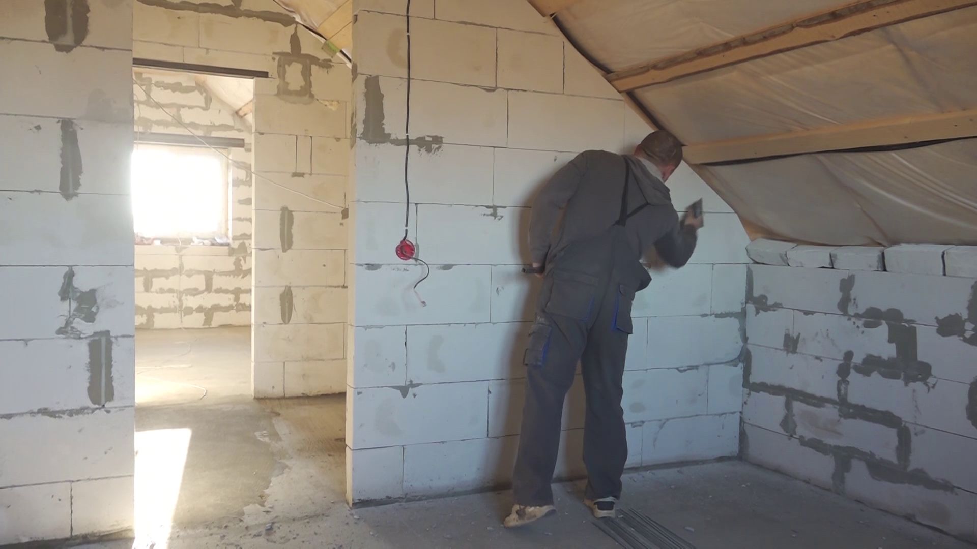 Украли систему теплоснабжения: многодетная семья вынуждена переехать в неотапливаемый дом