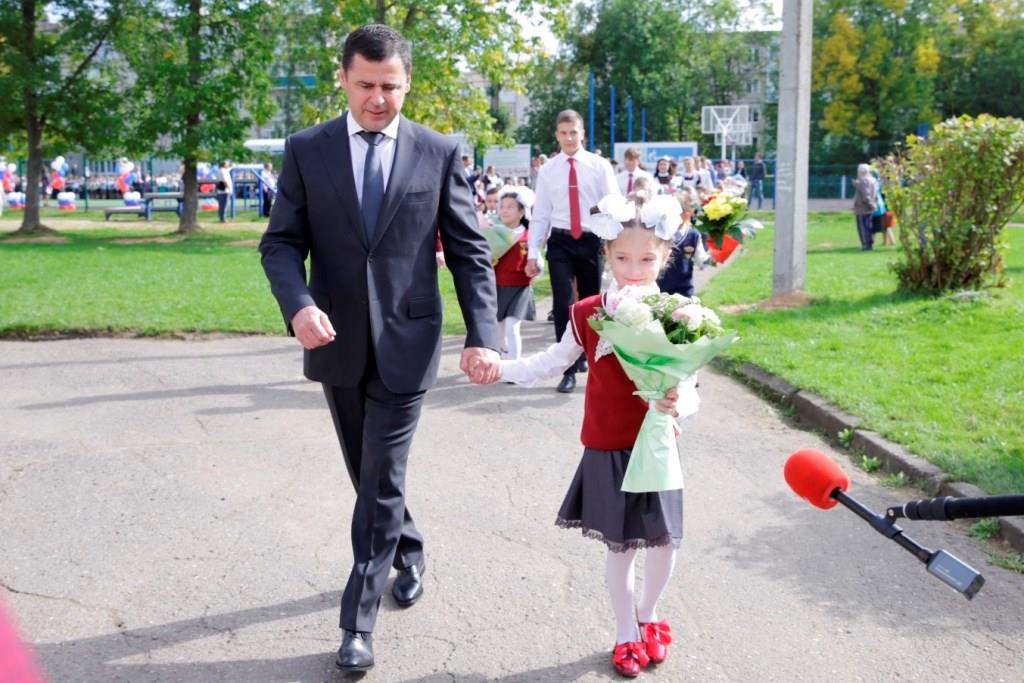 Дмитрий Миронов поздравил с началом учебного года ребят из школы №1 Гаврилов-Яма