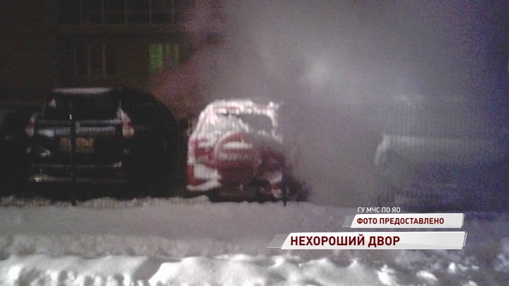 В Рыбинске вновь горят машины: на этот раз вспыхнули два внедорожника