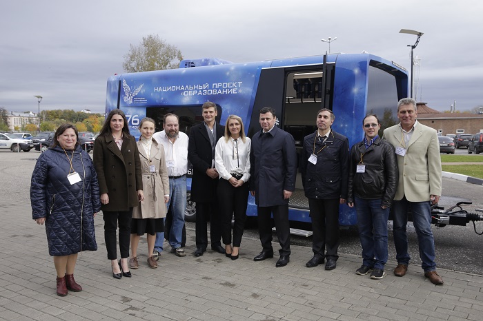 Дмитрий Миронов оценил первый мобильный детский технопарк «Кванториум»