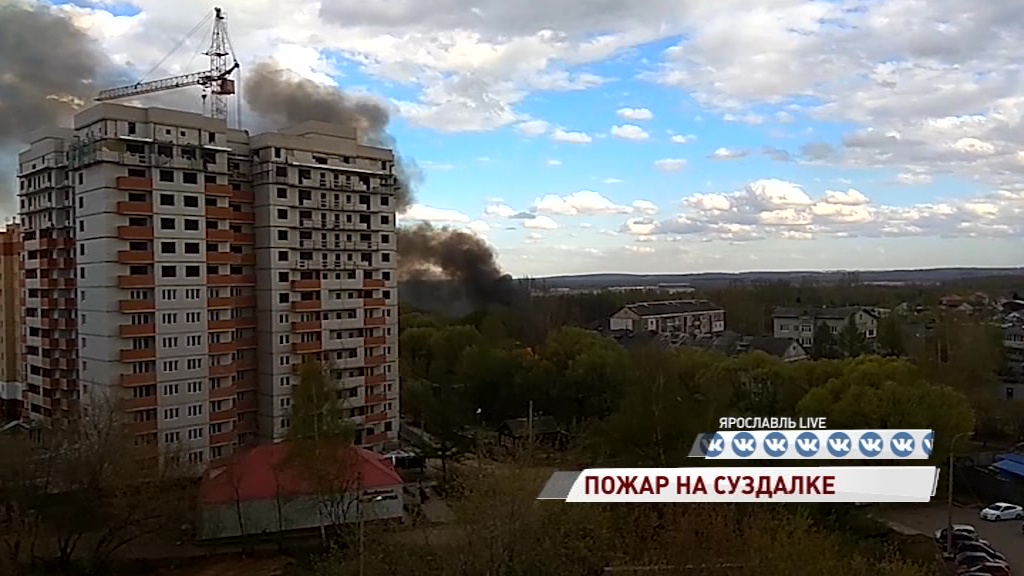На Пригородной полностью сгорела хозпостройка