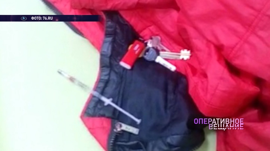 Мужчина с окровавленным шприцем угрожал сотрудникам банка