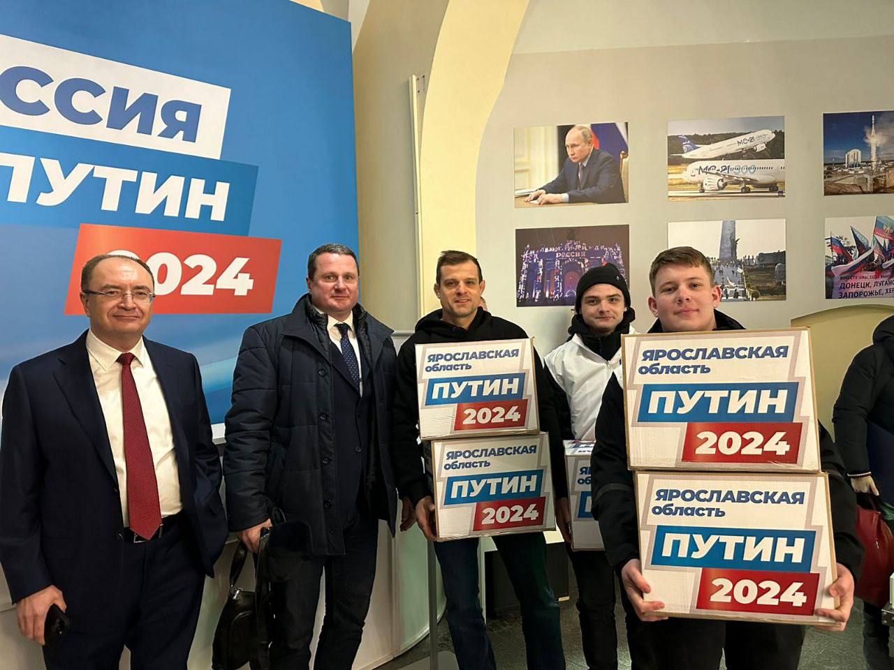 Первая партия подписей жителей Ярославской области доставлена в штаб Владимира Путина в Москве