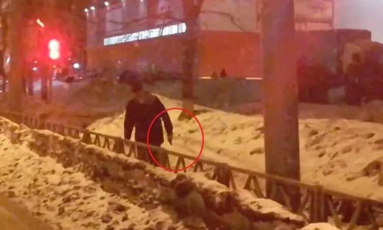 В Брагине подросток разгуливал с пистолетом