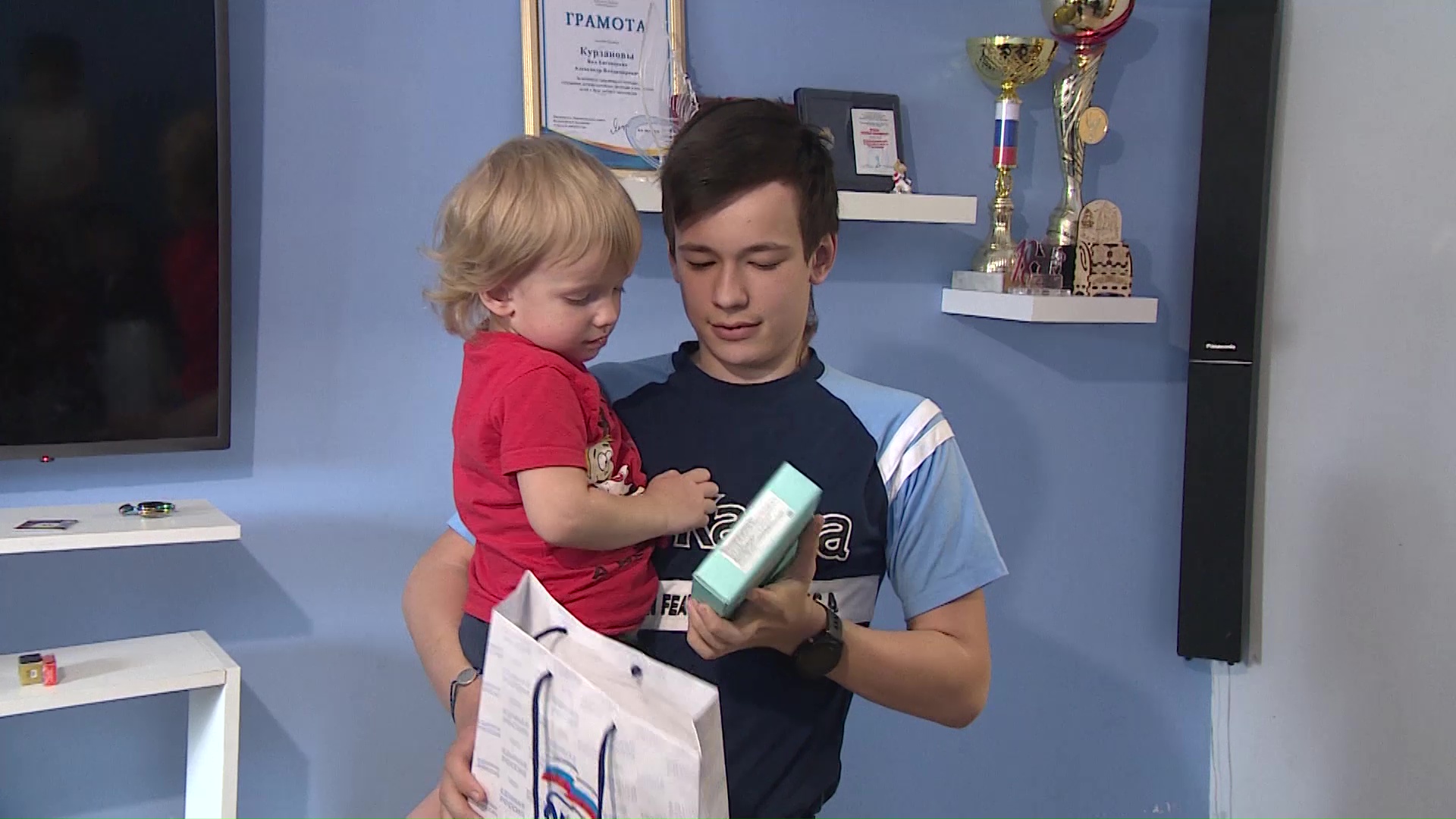 Ярославским школьникам дарят планшеты в рамках акции «Помоги учиться дома»