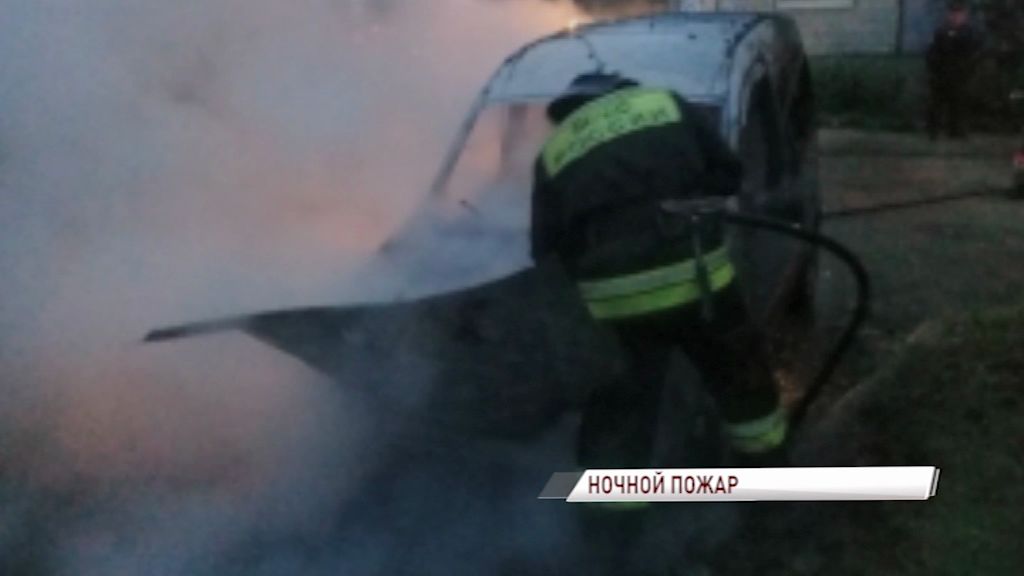 Жители дома на Ленинградском проспекте проснулись от взрыва: горели автомобили