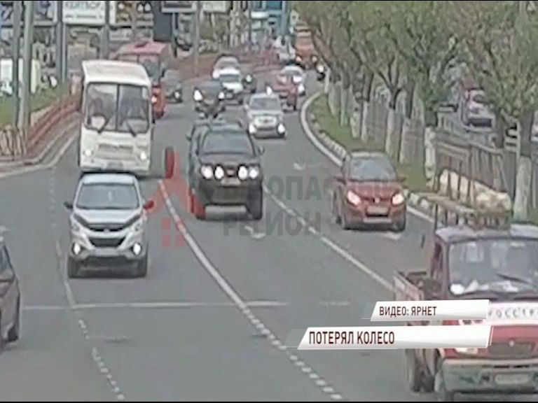 ВИДЕО: У маршрутки прямо на ходу отвалилось колесо: что с пассажирами