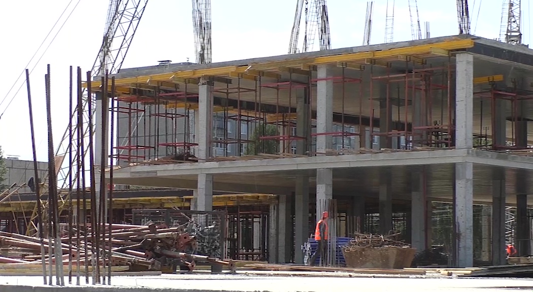 На улице Тракторной в Рыбинске продолжается строительство новой школы