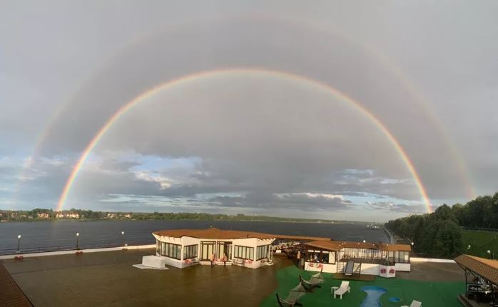 Ярославцев поразила необычная двойная радуга над городом