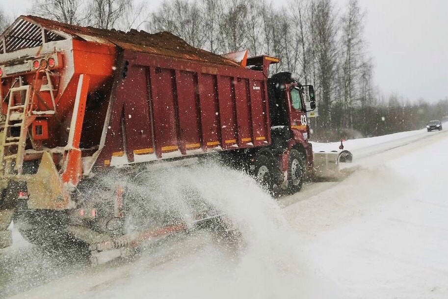 Около четырехсот единиц спецтехники ликвидировали последствия снегопада в области