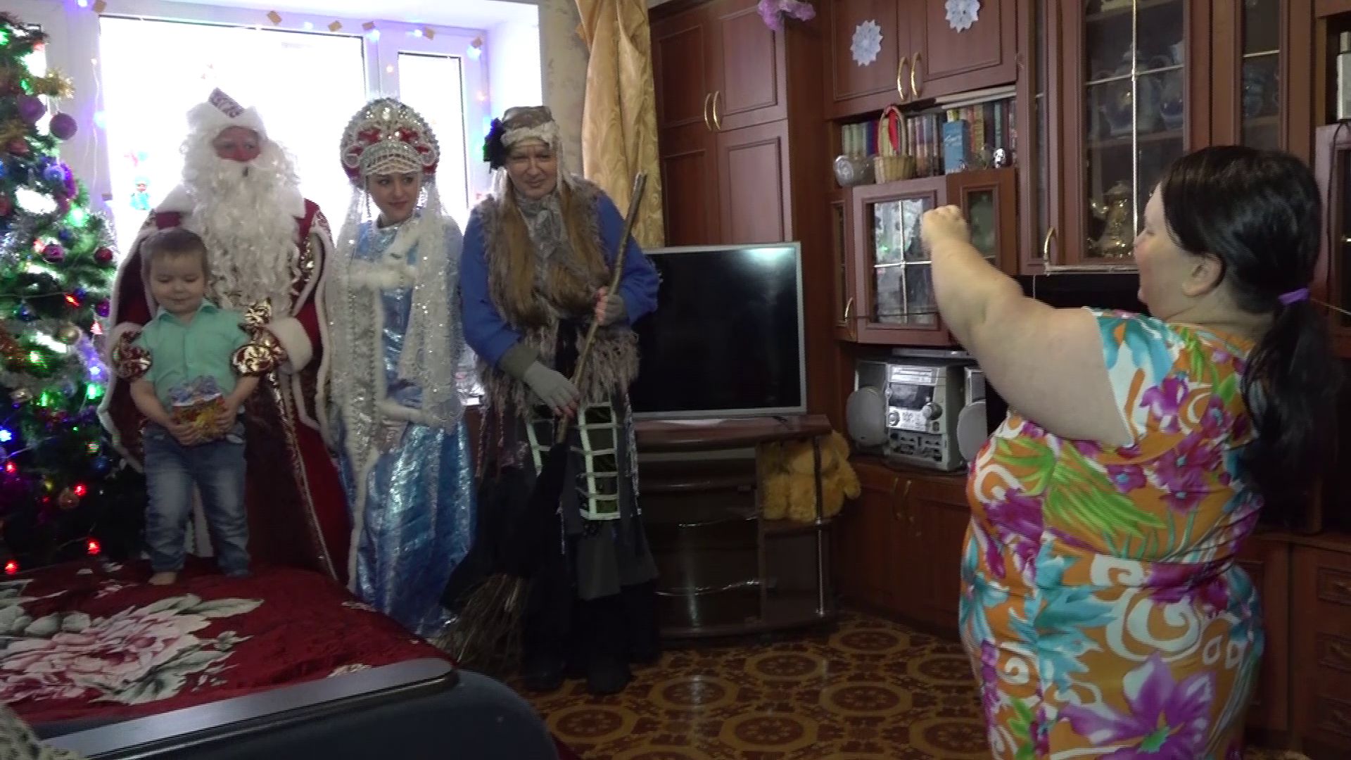 В Ярославле детей поздравляют волонтеры-аниматоры