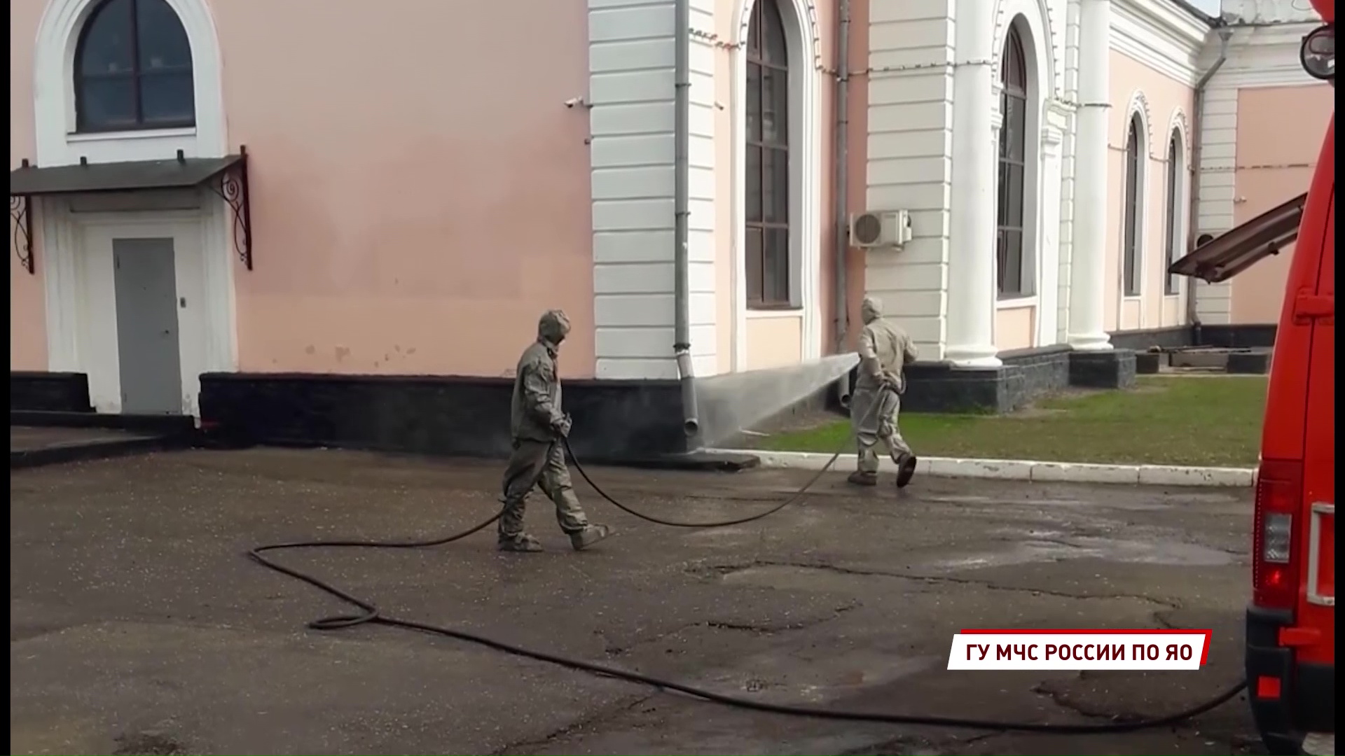 Сотрудники МЧС продезинфицировали Московский вокзал