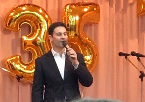 В школу под Ярославлем приехал известный актер Антон Макарский