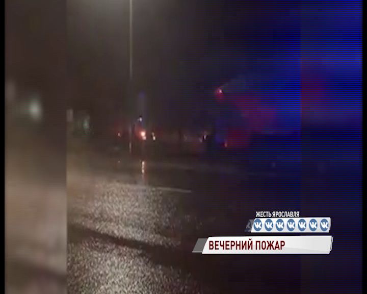 На окружной дороге в Ярославле загорелось кафе